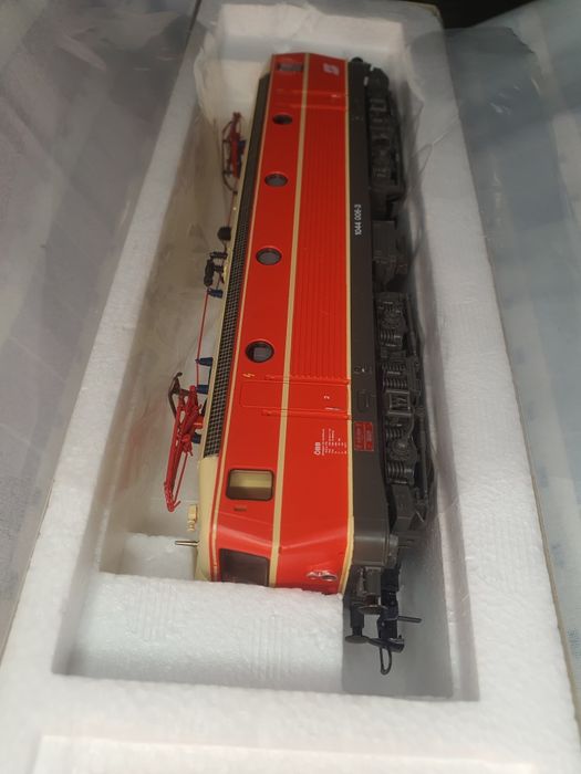 Roco OBB 1044 electric locomotive 43943 HO Scale DCC ready