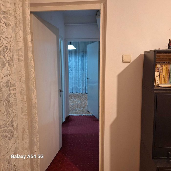 Vanzare apartament 3 camere, zona Alunis