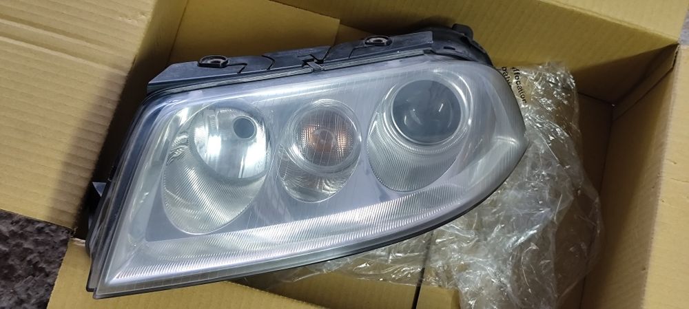 Фарове HELLA  за VW Passat B 5.5 (00+05г.)