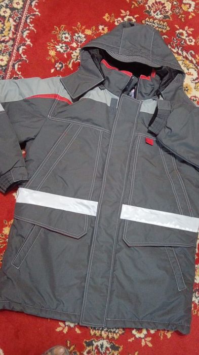 Продам зимнюю курку комбинезон.