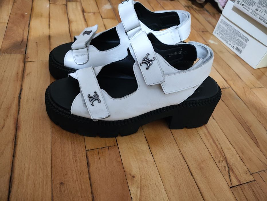 Продам кожаные сандали