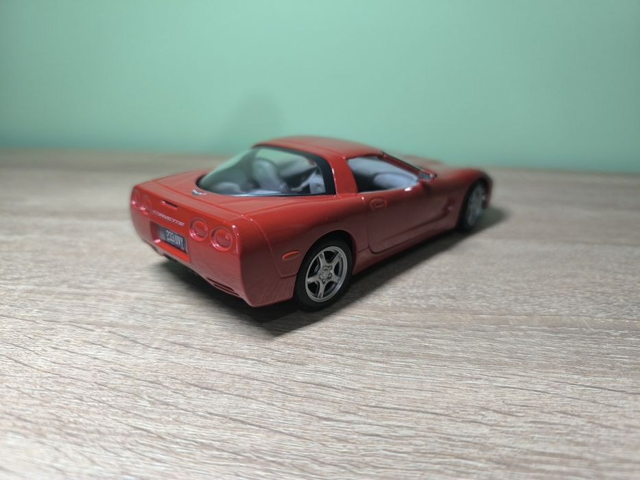 Метални коли в мащаб 1:24