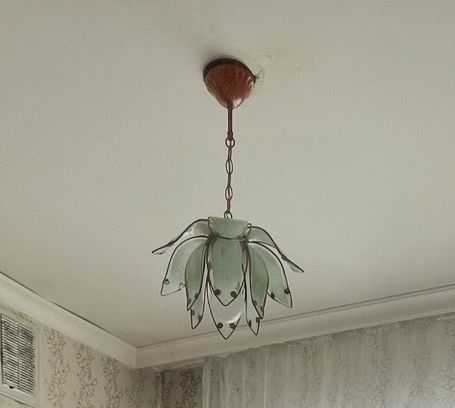 Продается люстры