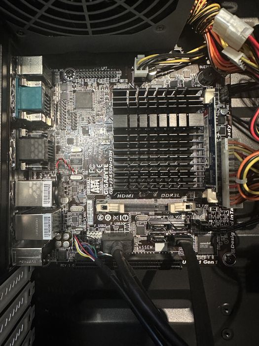 Настолно PC компютър