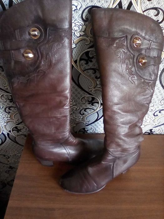 Продам женские сапоги