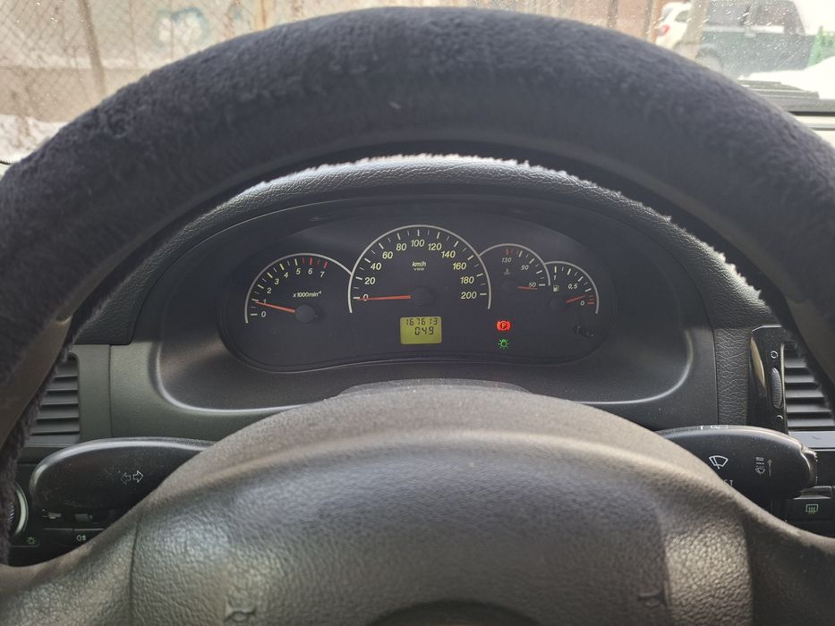 Приора белого цвета 2013 года