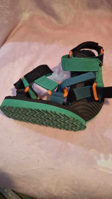 Vând sandale băieți nr 25