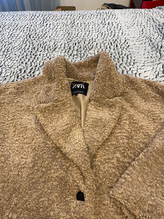Vand palton nou 3/4 ,bej Zara,buclat,gros,rever,drept,XL.