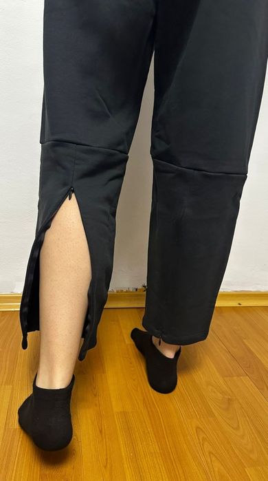 Pantaloni adidas noi cu etichetă
