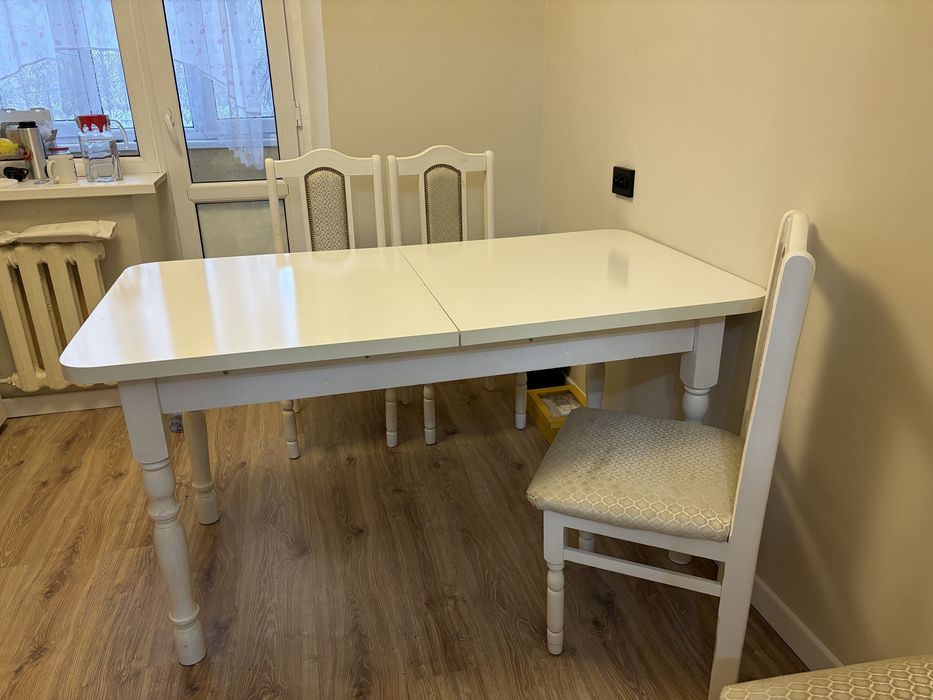 Продам стол с 6 стульями
