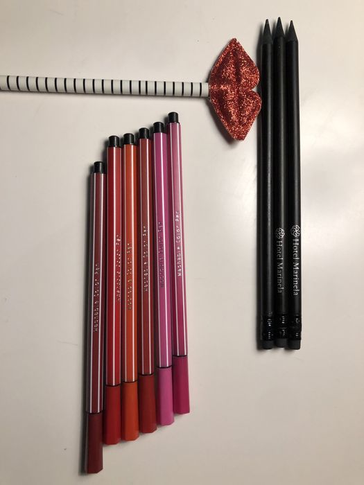 Моливи на hotel Marinela, цветни перящи се фулмастри, други моливи