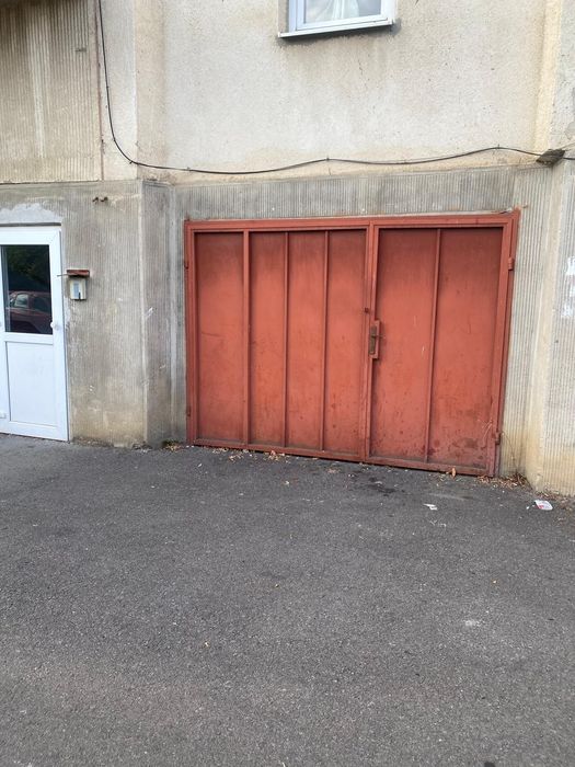 Garaj de vânzare sub bloc