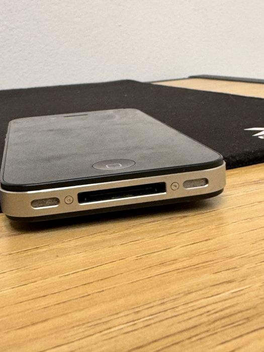 Продам Iphone 4s рабочий