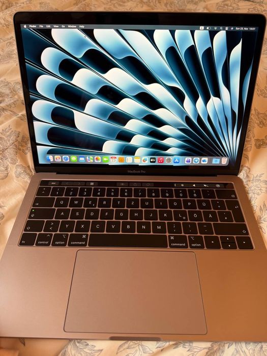 MacBook Pro 2019 i7/16/256 13 inch
