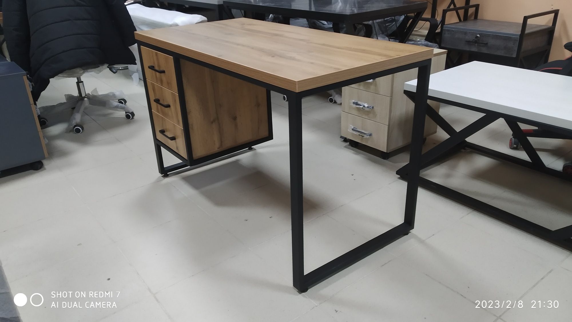 Стол лофт с тумбой .Tortmali stol loft: 1 300 000 сум - Офисная мебель ...
