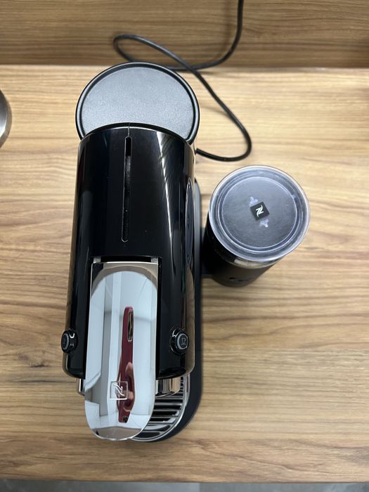 Кафе машина Nespresso Citiz&Milk Black