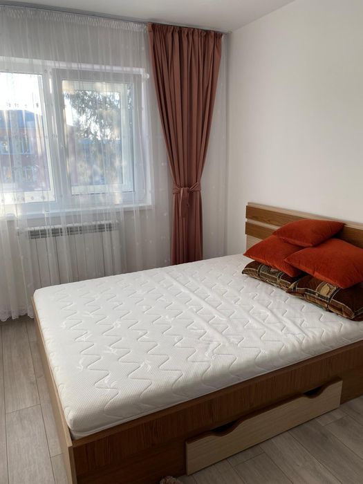 Închiriez apartament cu 2 camere