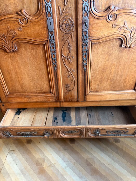 Старинен дъбов гардероб