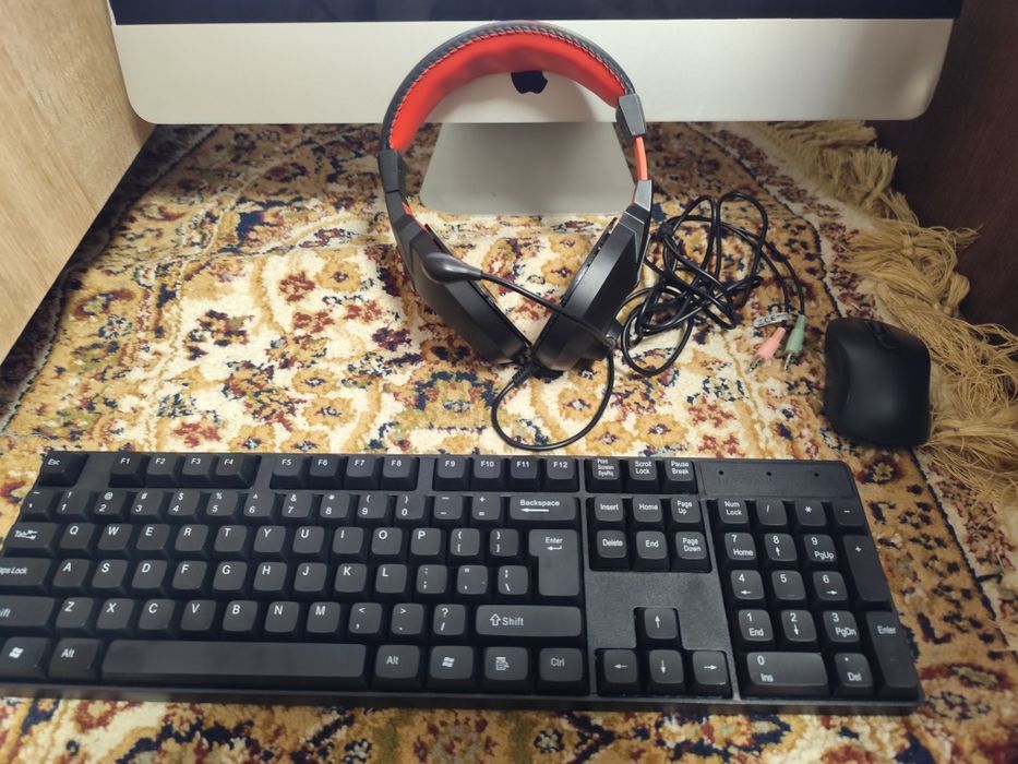 Vând imac Apple 21.5