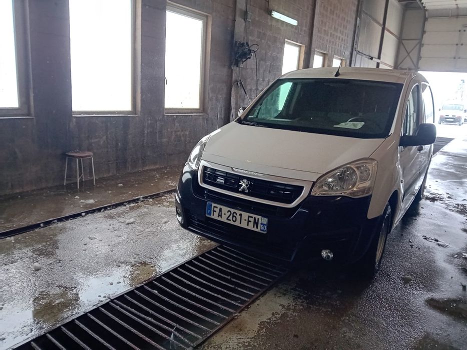 Vand pe peugeot partner 1.6 HDI