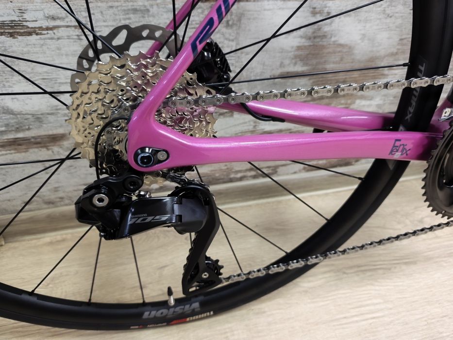 НОВ карбонов шосеен велосипед Ridley Fenix SLiC Disc 105 Di2 Vision