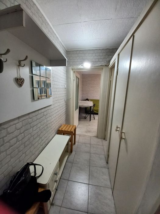 Închiriez apartament cu 2 camere