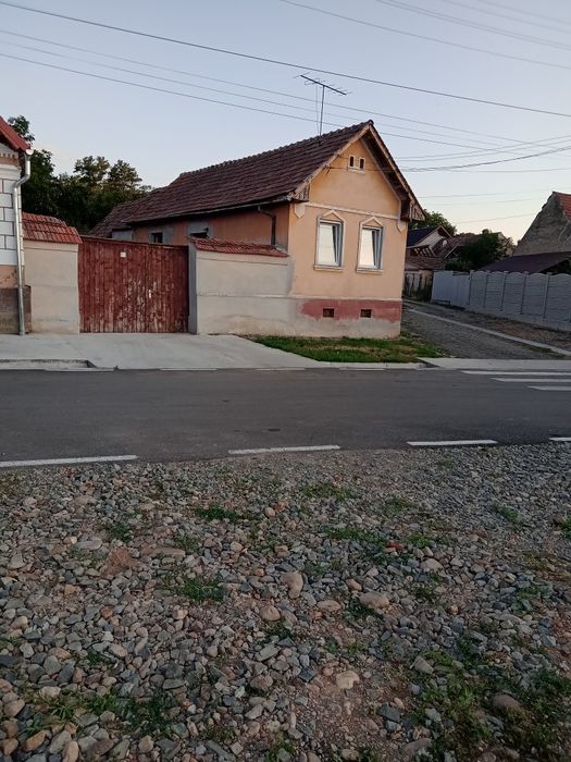 Casă la Țară cu grădină