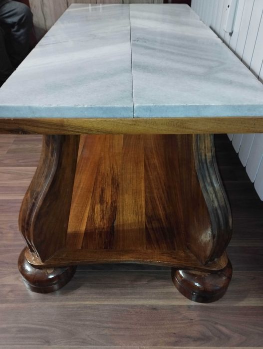 Холна маса с мраморен плот