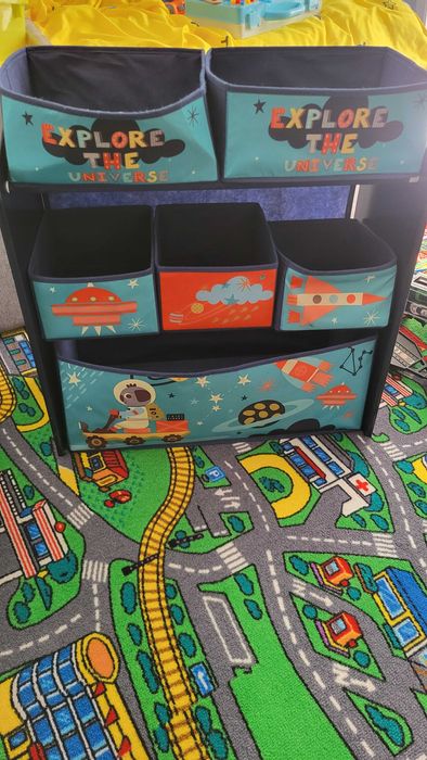 Masuta cu scaune si ansamblu jucarii copii