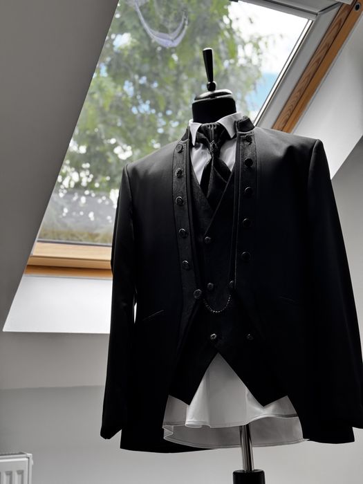 Costum mire elegant – purtat o singură dată, stare impecabilă