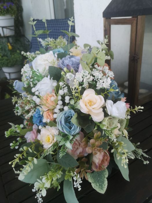 Аранжировка изкуствени цветя