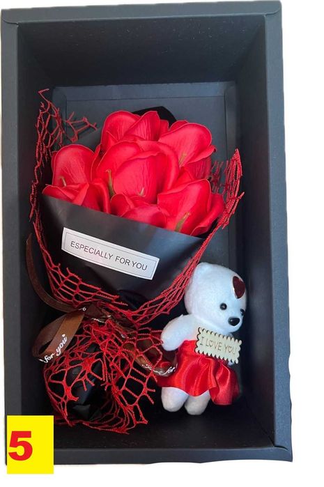 мече от рози и подараци