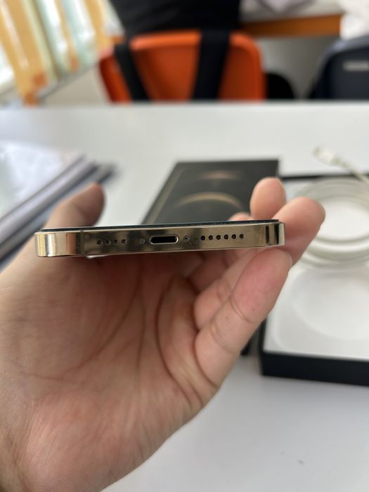 Айфон 12 pro max[в идеальном состоянии]