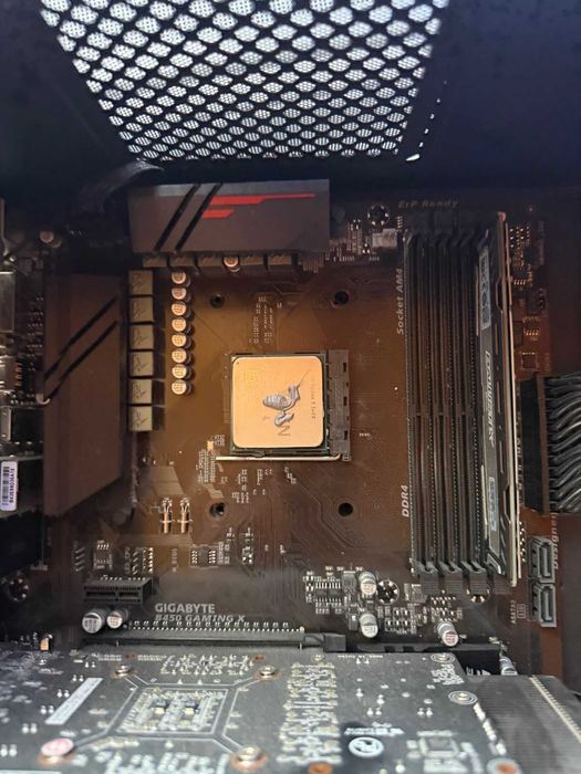 Curățare praf + schimbat pastă termoconductoare laptop/PC – Ploiești