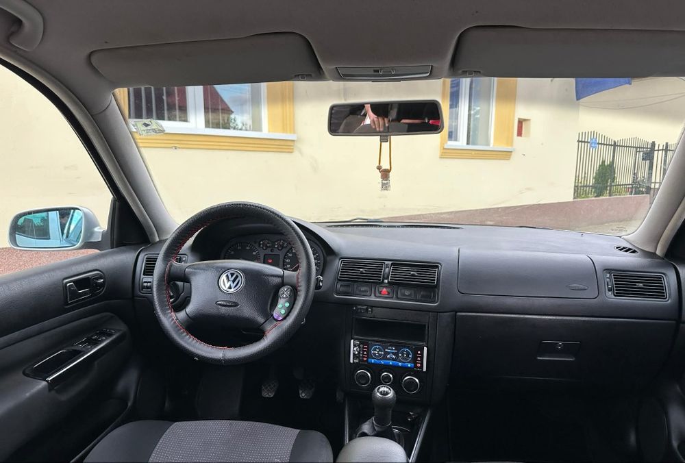 Golf 4 1.4 benzina an 2003 unic proprietar acte la zi fiscal pe loc