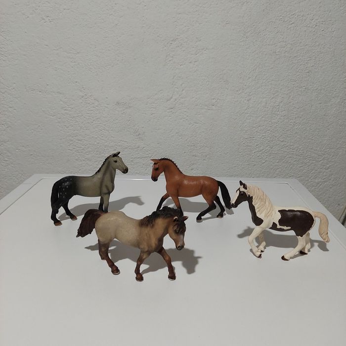 Фигурки Schleich коне