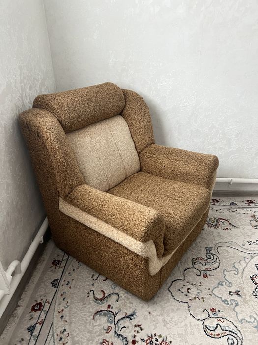 Продам угловой диван+кресло