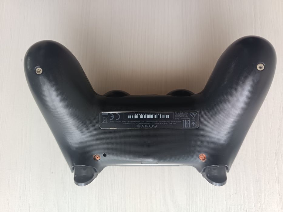 Продам Геймпад от PlayStation 4(с дефектами)