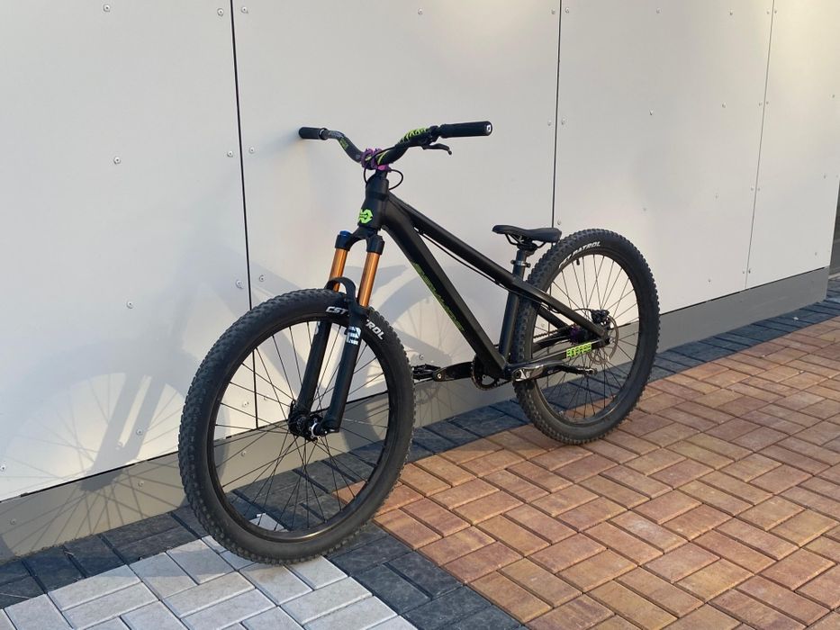 Mtb dirt street jump