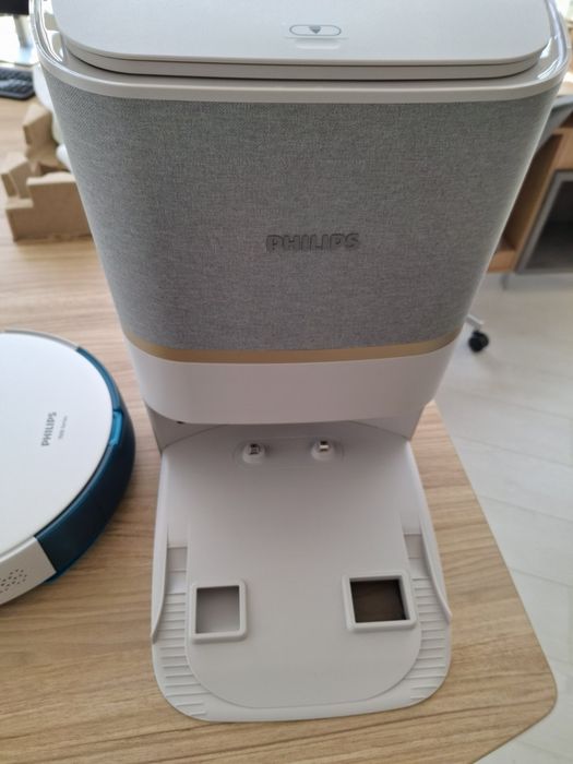 Пахосмукачка робот Philips HomeRun за сухо и мокро почистване ​Серия 7