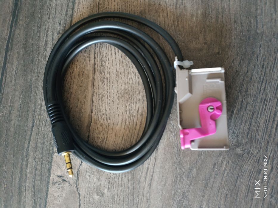 Aux in кабел за навигации audi RNS-e a3 8p,a4 b6/b7, TT,Seat Exeo