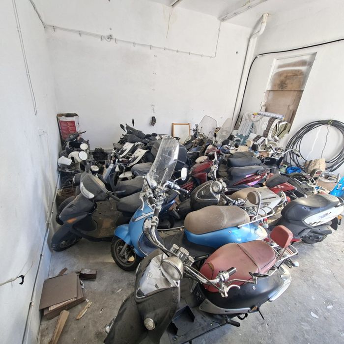 vand scutere in stare buna