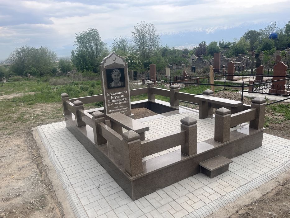 Памятники. Ескерткіш тас