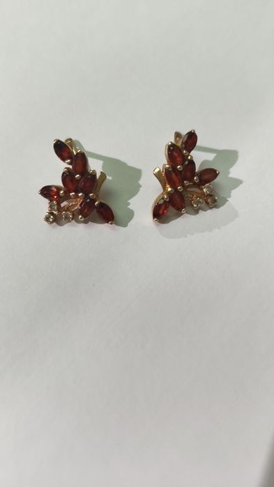 Продам золотые серьги