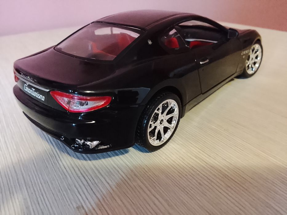 Колички Bburago 1/24