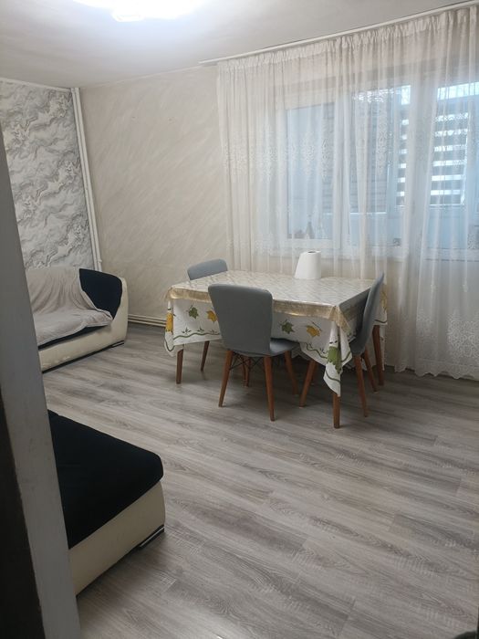Închiriez apartament