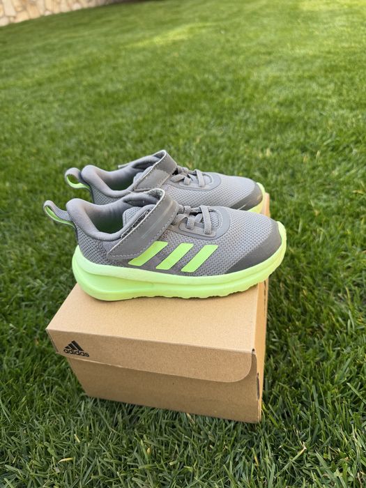 Продавам детски маратонки