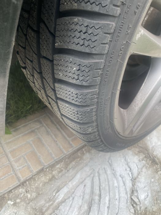 Vind doua anvelope pirelli  225 40 18 si o anvelopa 245 35 18 tot pirelli