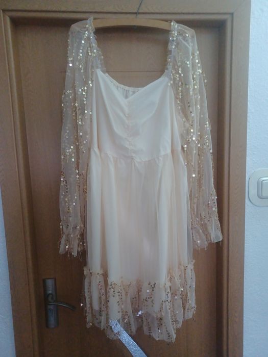 Rochie elegantă crem
