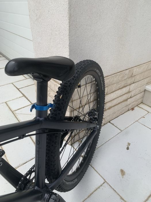 Bicicleta dirt jumper kellys whip 30 modificat